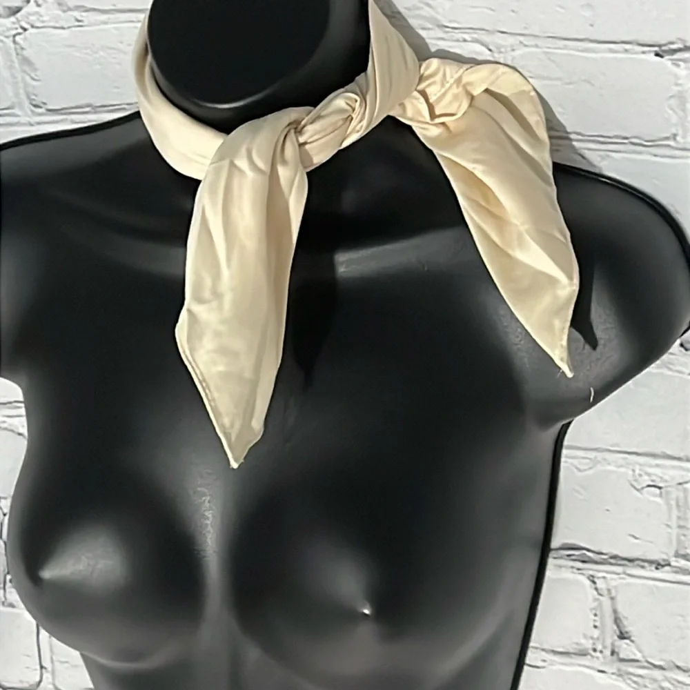 Final Price Elegant Cream Scarf